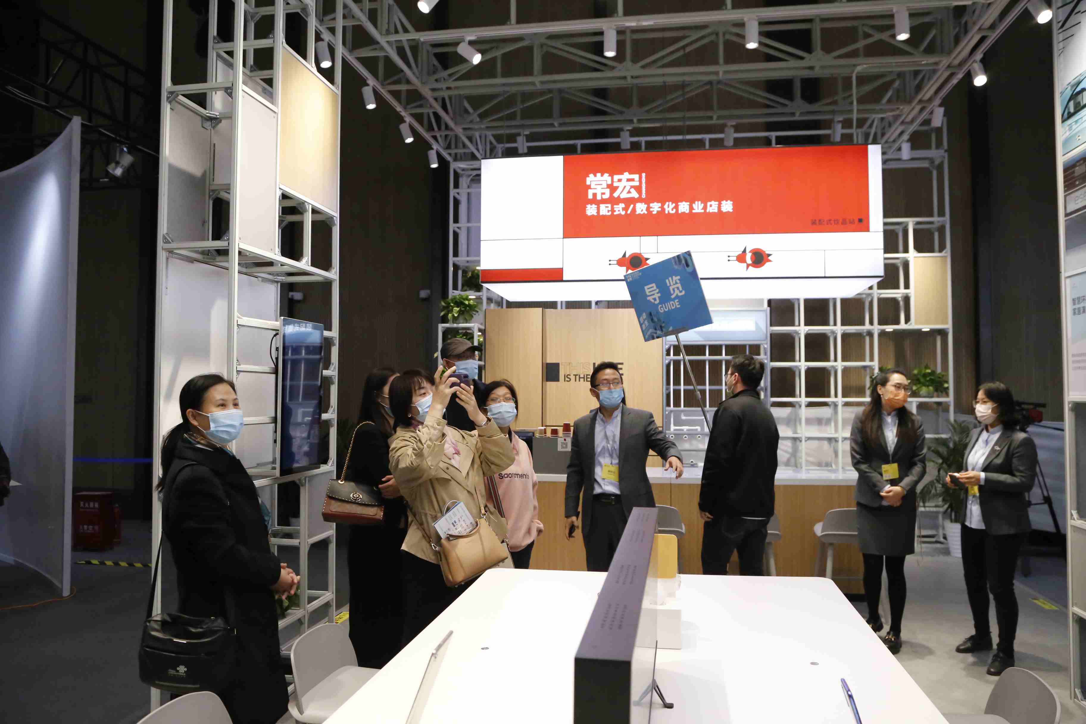 常宏聚焦“低碳、裝配式、數(shù)字化店裝”展出商業(yè)店裝系統(tǒng)集成