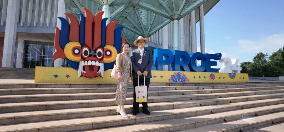 常宏集團(tuán)董事總經(jīng)理王躍、常宏進(jìn)出口貿(mào)易有限公司執(zhí)行總經(jīng)理李華隨中國(guó)代表團(tuán)赴斯里蘭卡參加第二十一屆亞太零售商大會(huì)暨展會(huì)